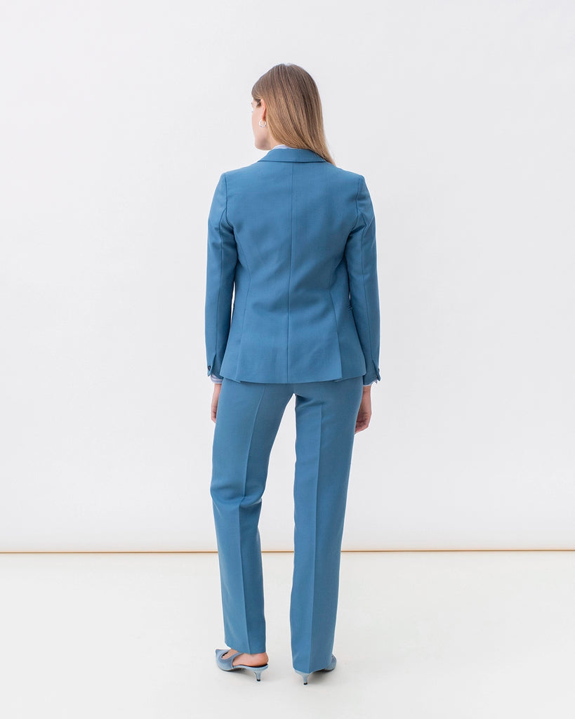 veste-de-tailleur-pour-femme-bleu-coupe-cintrée-laine-qualité-supérieur-outfit-chic-17H10-paris-
