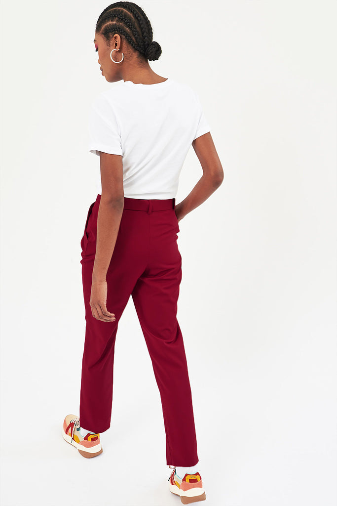 pantalon-casablanca-ceinturé-carmin-rouge-chic-élégant-made-in-europe-marque-française-savoir-faire-sartorial-
